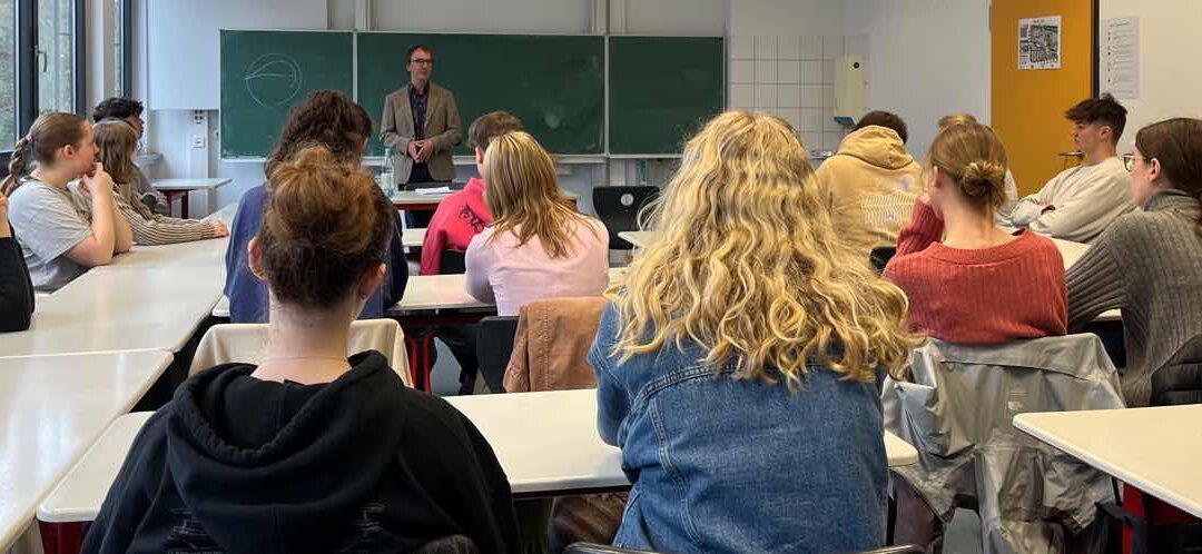 „Tatort Schule“ – Zeitzeuge berichtet über das Bildungssystem der DDR