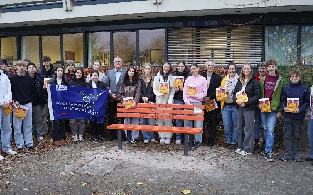 Aktionen zum Internationalen Tag gegen Gewalt an Frauen: AvH-Schüler*innen gestalten Orange Bank